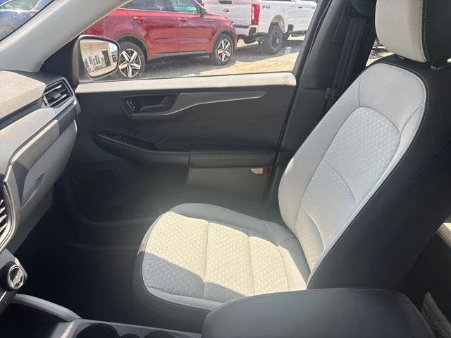 Used 2025 Silver Metallic Ford Active image 19