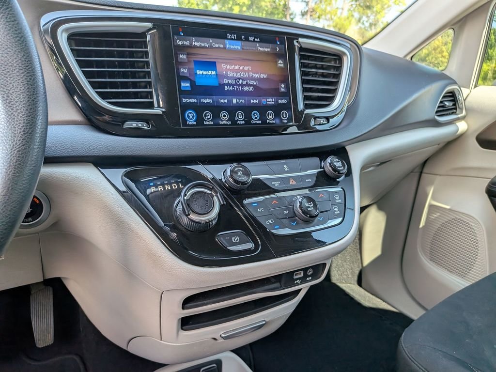 Used 2017 White Chrysler Touring image 31