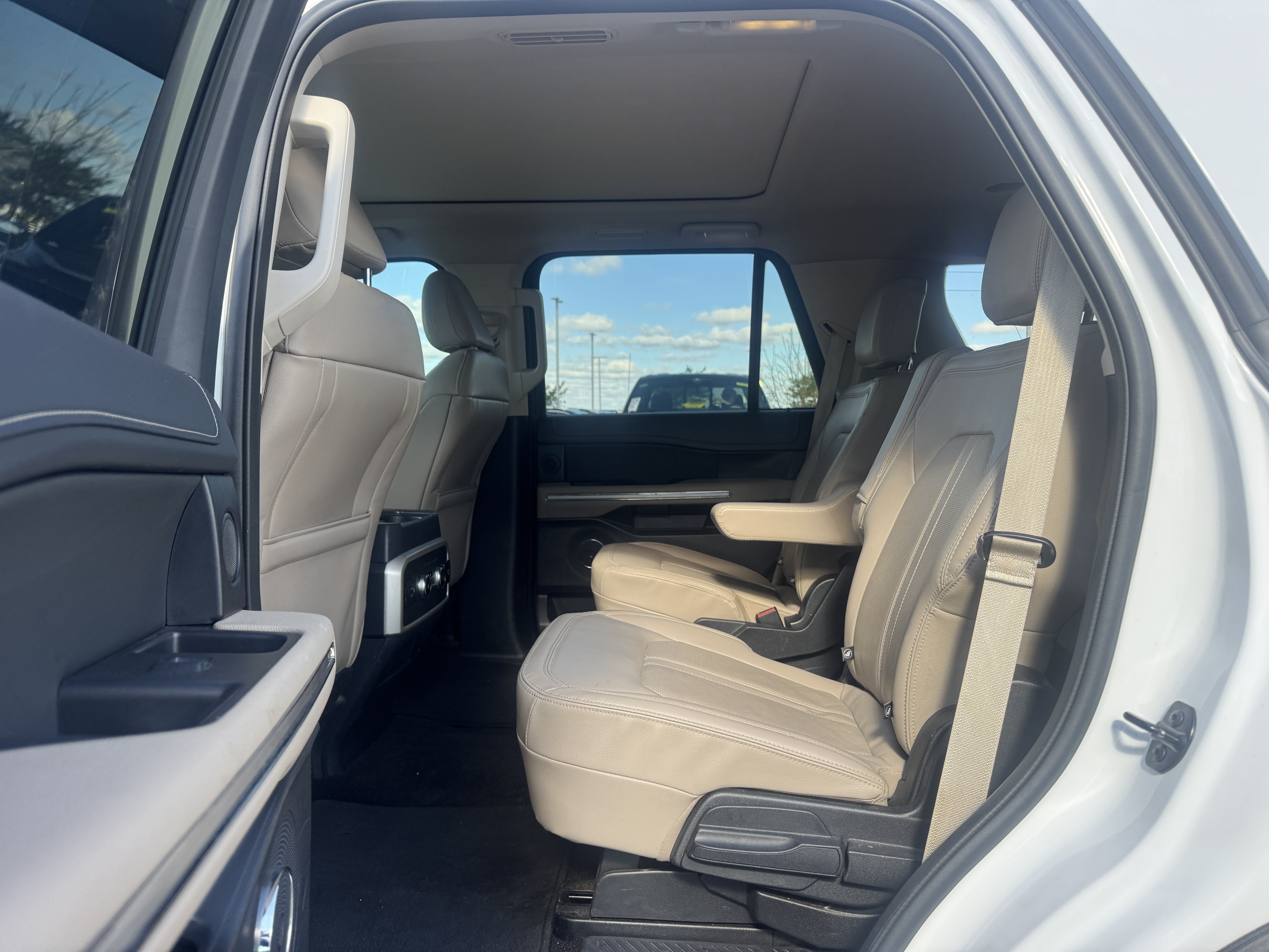 Used 2022 Oxford White Ford Limited image 6