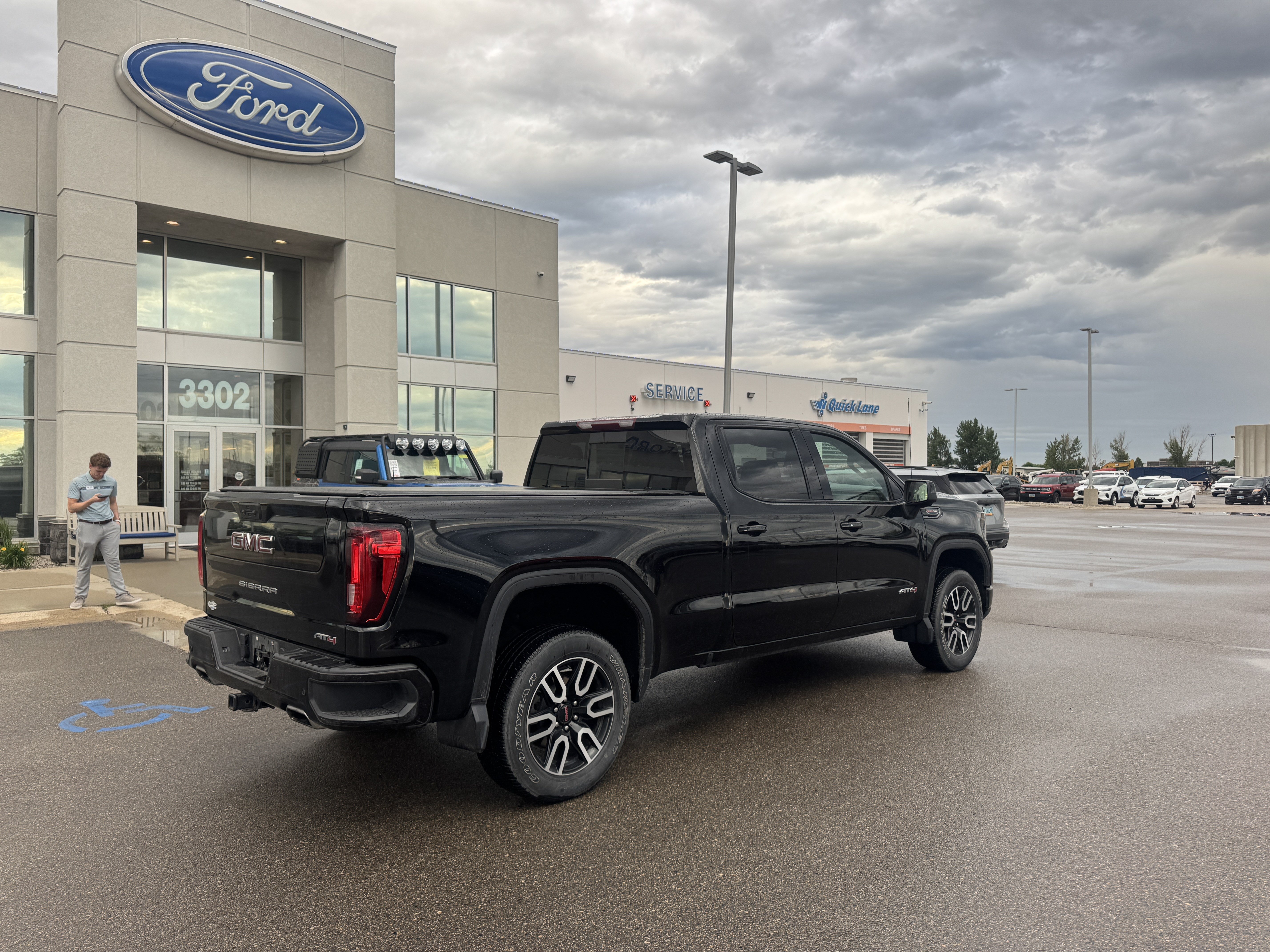 Used 2023 Onyx Black GMC AT4 image 4