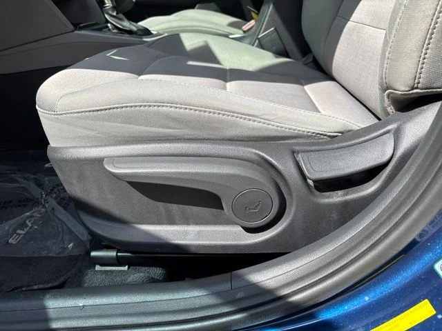 Used 2017 Lakeside Blue Hyundai SE image 13