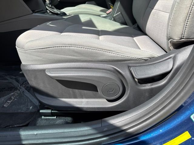 Used 2017 Lakeside Blue Hyundai SE image 13