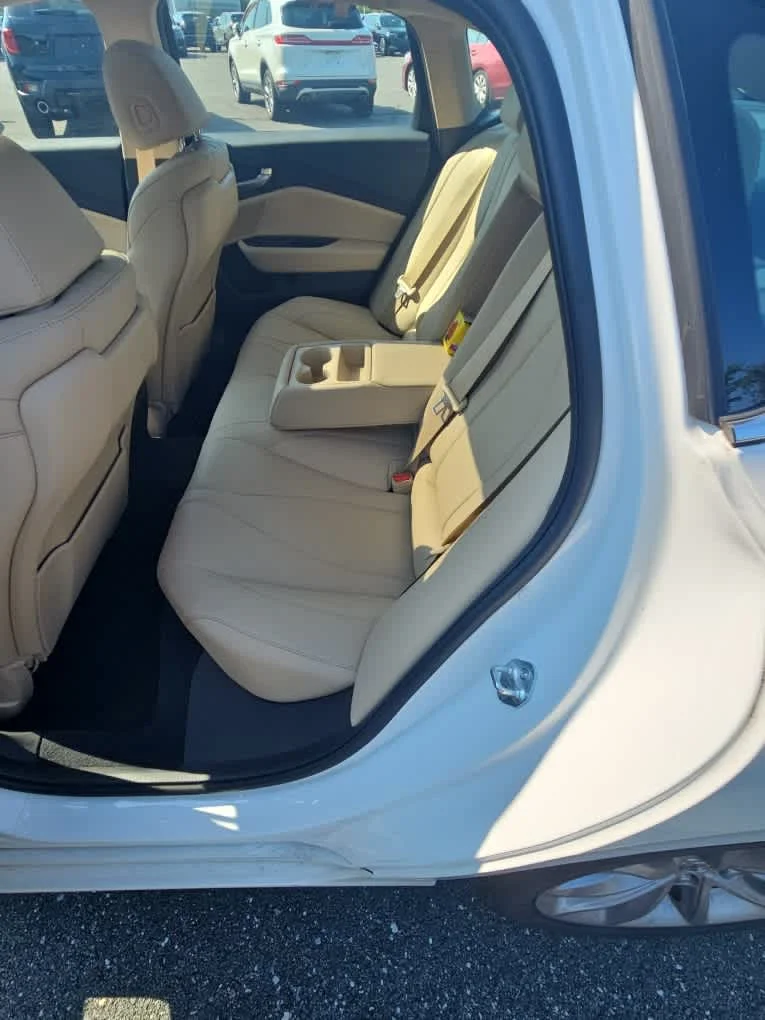 Certified Used 2023 Platinum White Pearl Acura  image 3