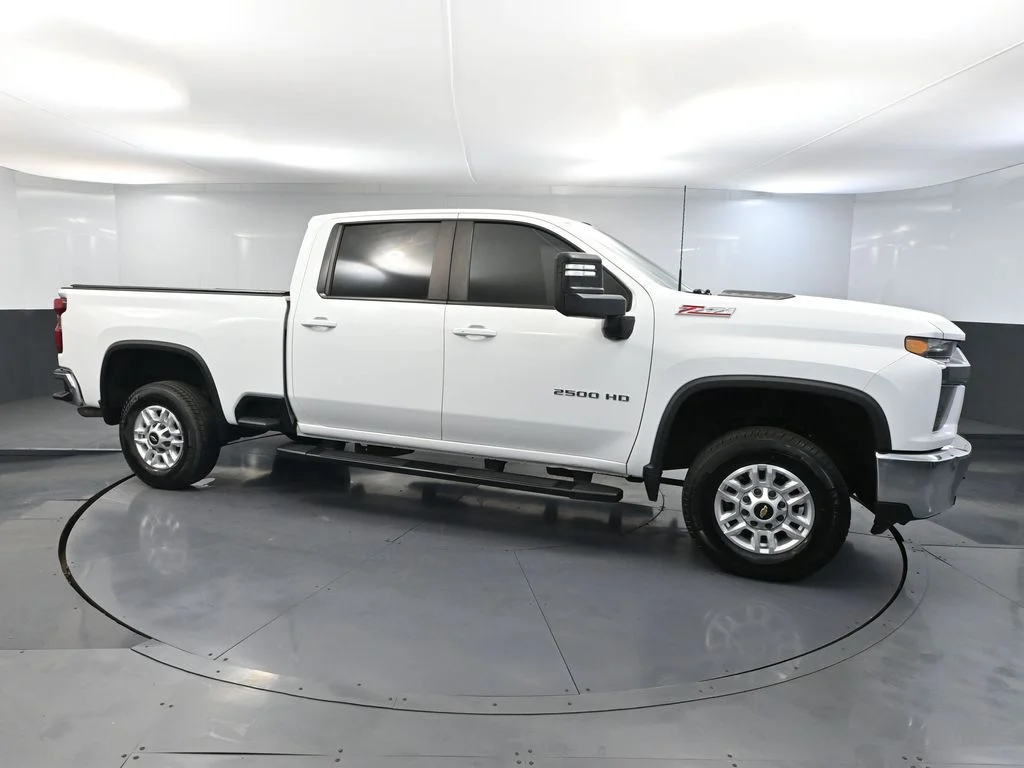 Used 2022  Chevrolet LT image 4
