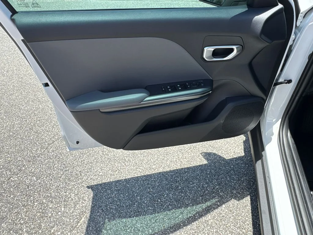 New 2026 Snow White Pearl Kia LXS image 10