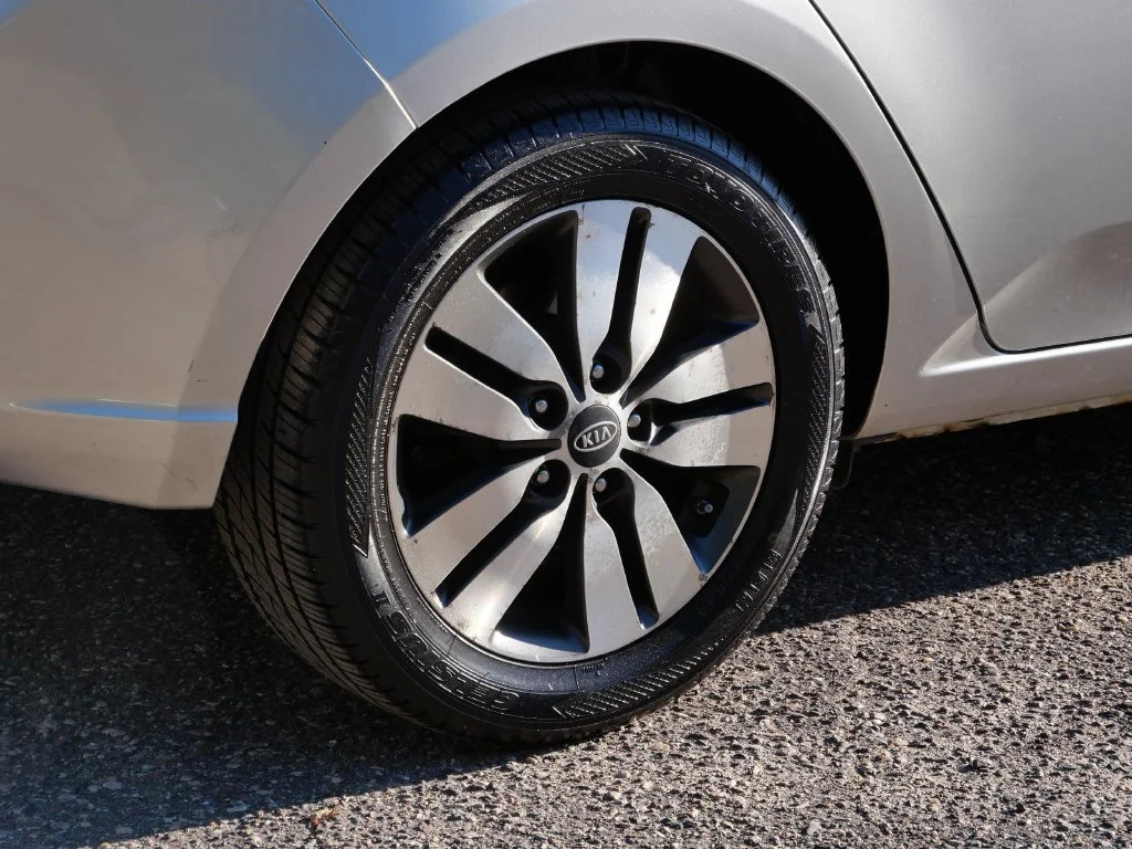 Used 2013 Silver Kia EX image 7