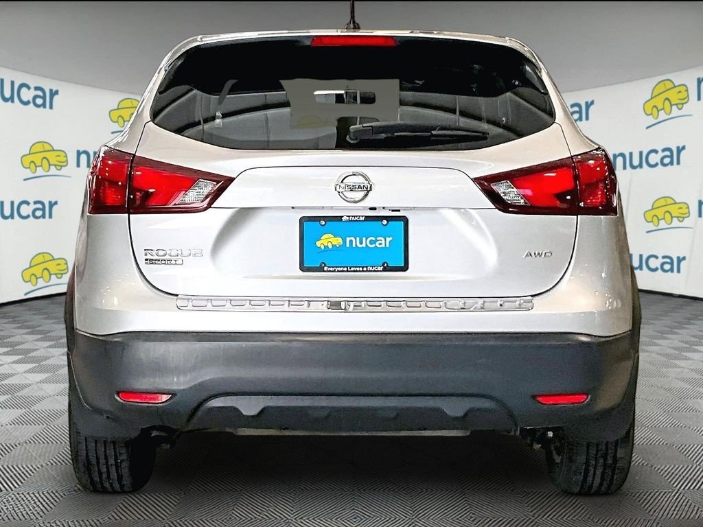 Used 2019 Silver Nissan S image 5