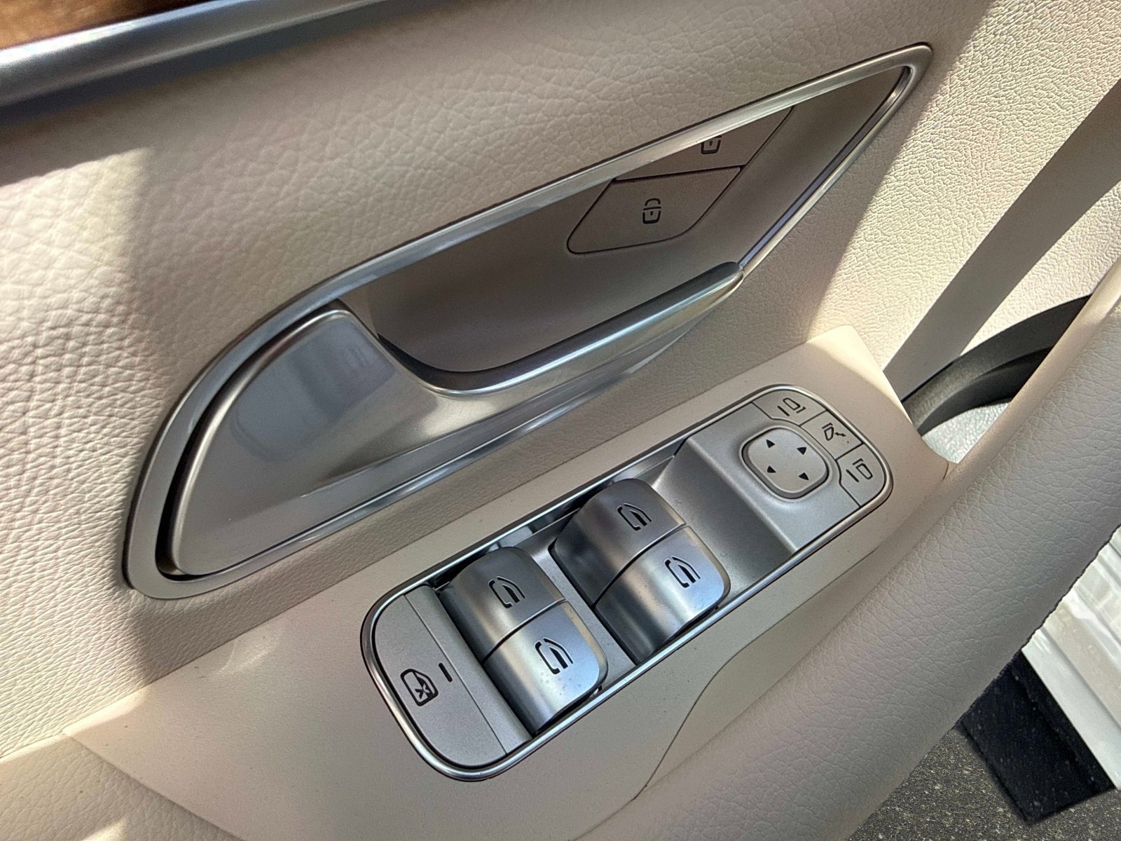 New 2026 Polar White Mercedes-Benz 350 4MATIC® SUV image 18