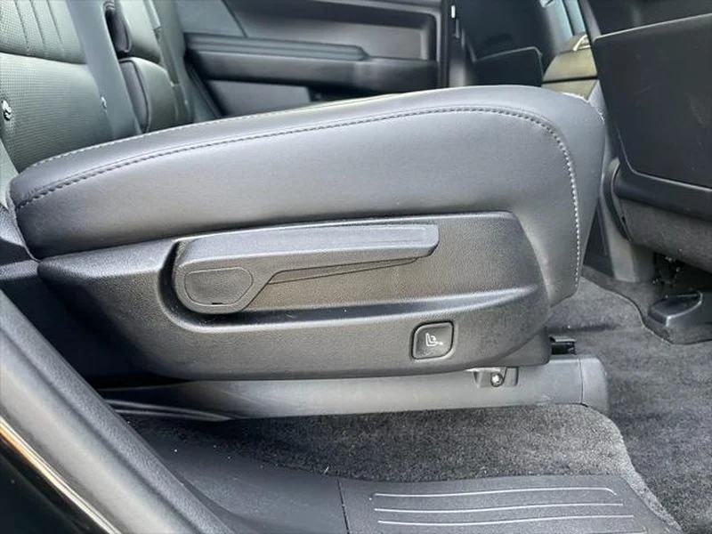 Used 2025 Phantom Black Hyundai SEL image 21