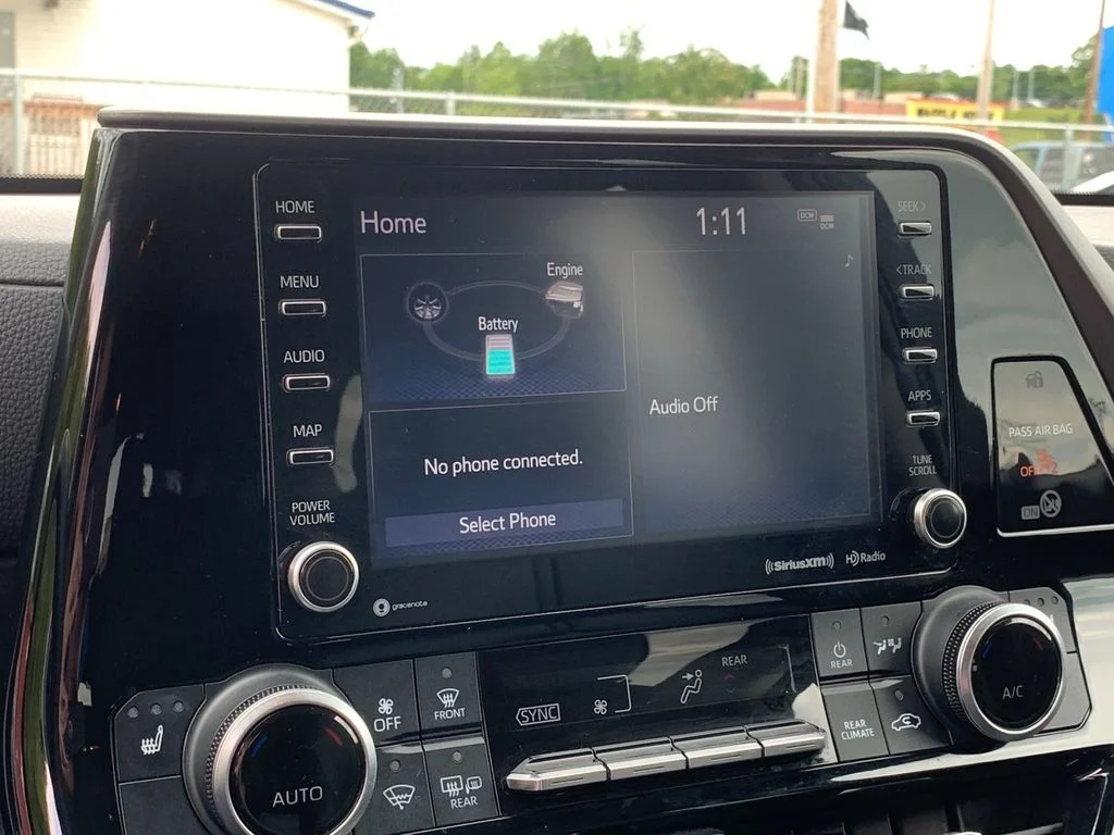 Used 2022 Silver Toyota XLE image 25
