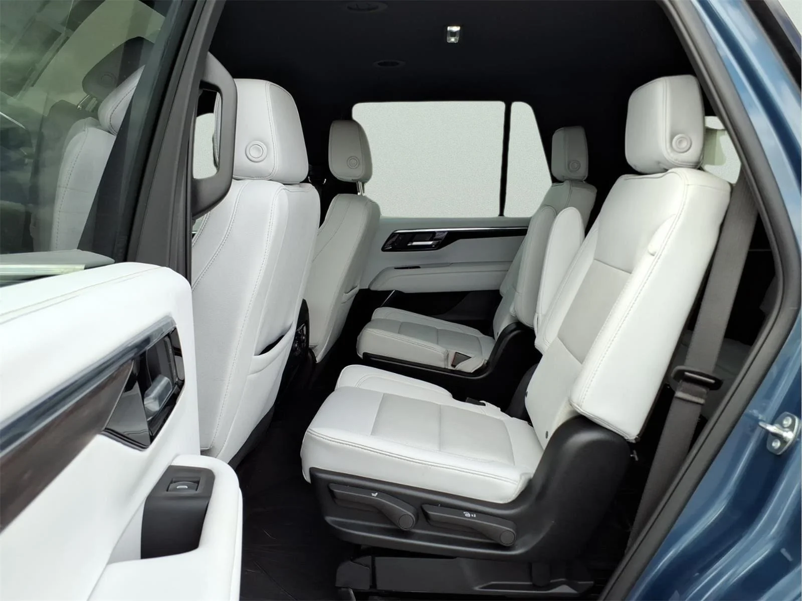 Used 2025 Lakeshore Blue Metallic Chevrolet Premier image 12