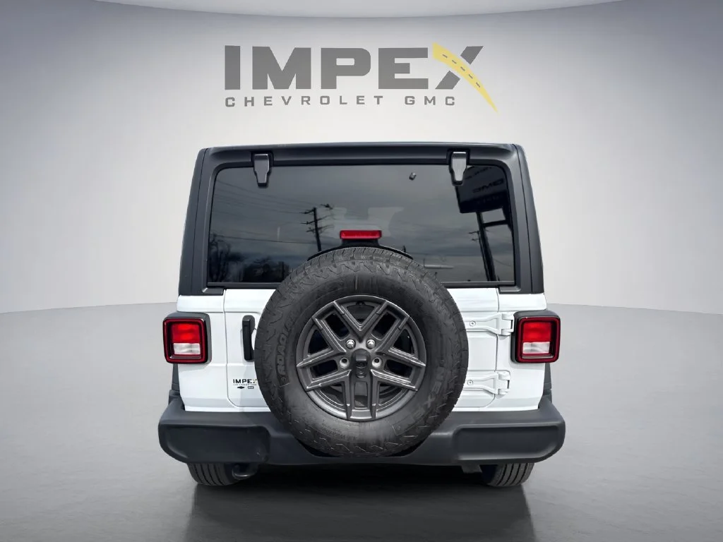 Used 2025 White Jeep Sport S image 4