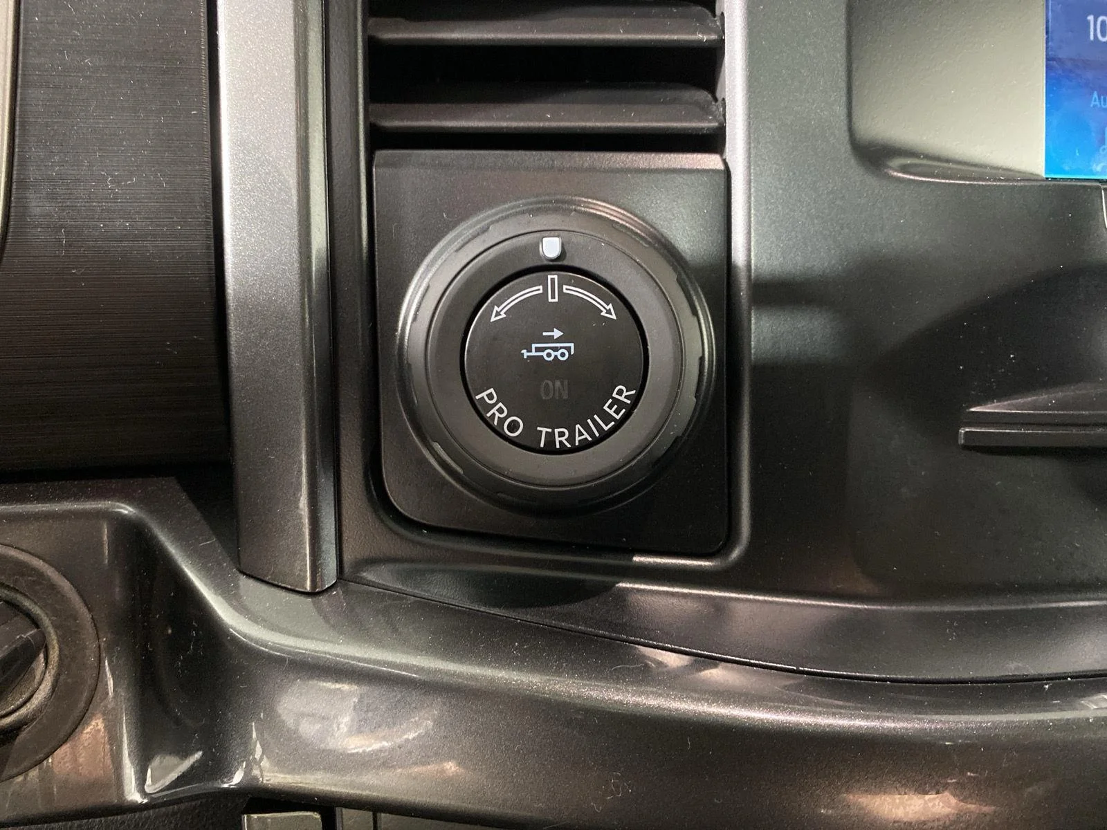 Used 2022 Space White Ford  image 22