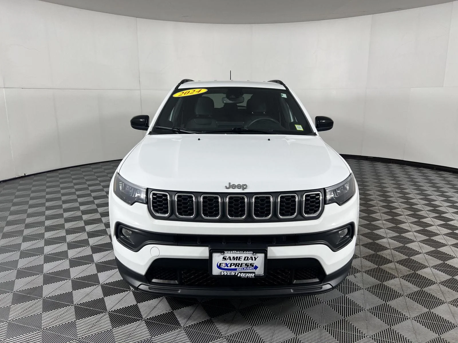 Used 2024 Bright White Clearcoat Jeep Latitude image 25