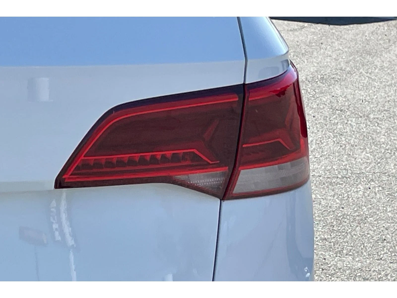 Used 2023 Pure White Volkswagen SE image 44