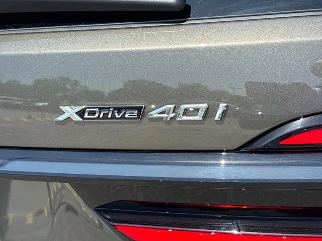 New 2027 Manhattan Green Metallic BMW xDrive40i image 11