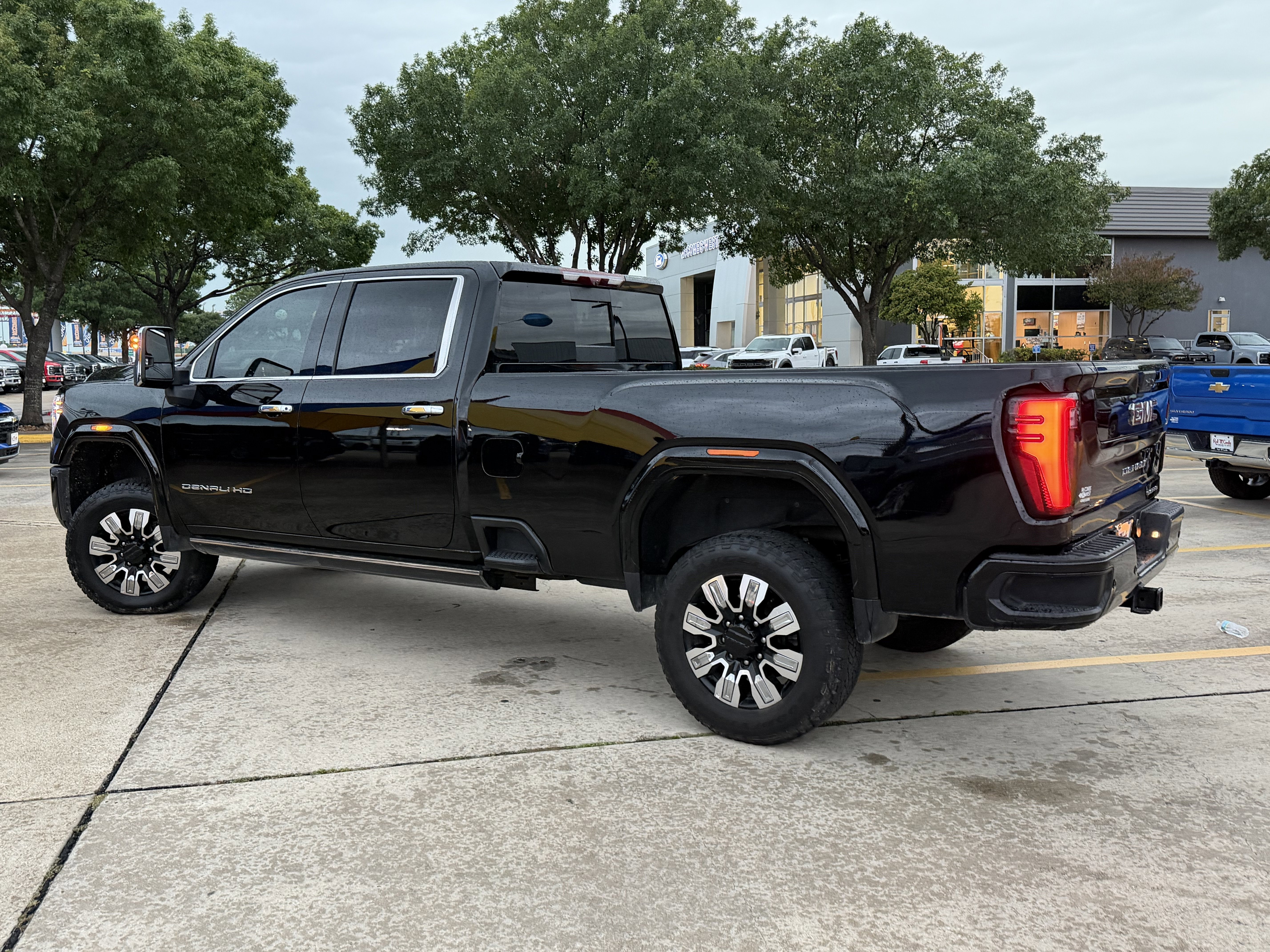 Used 2025 Onyx Black GMC Denali image 11