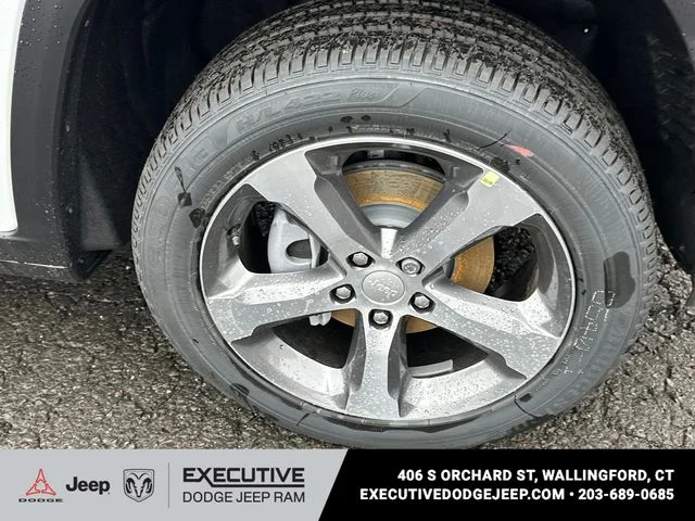 New 2026 Bright White Clear-Coat Exterior Paint Jeep Limited image 7