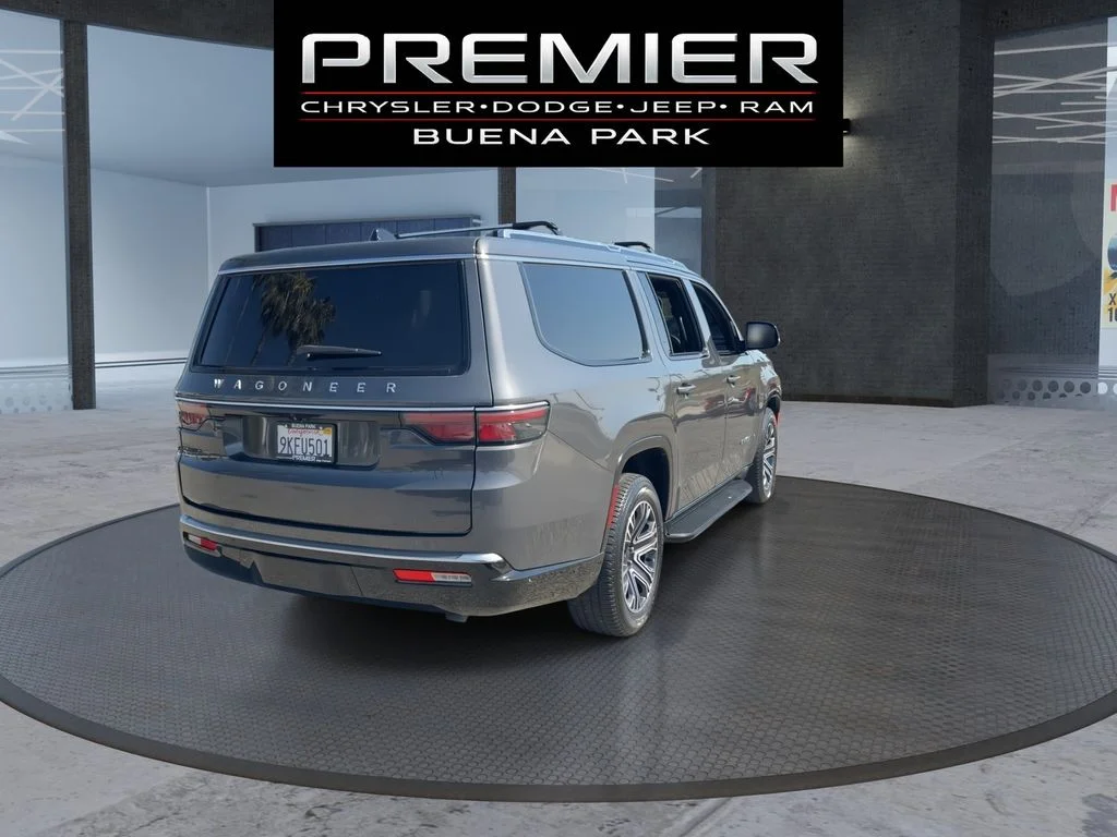 Used 2024 Gray Jeep Base image 7