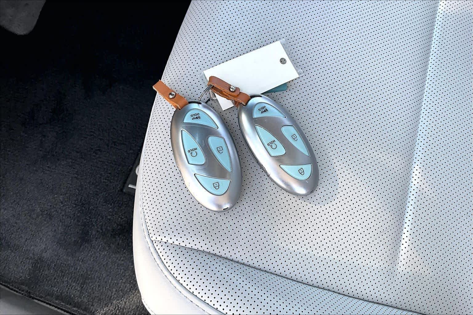 Used 2025 Serenity White Hyundai SEL image 15