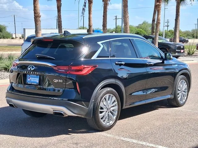 Used 2025 Black INFINITI LUXE image 4