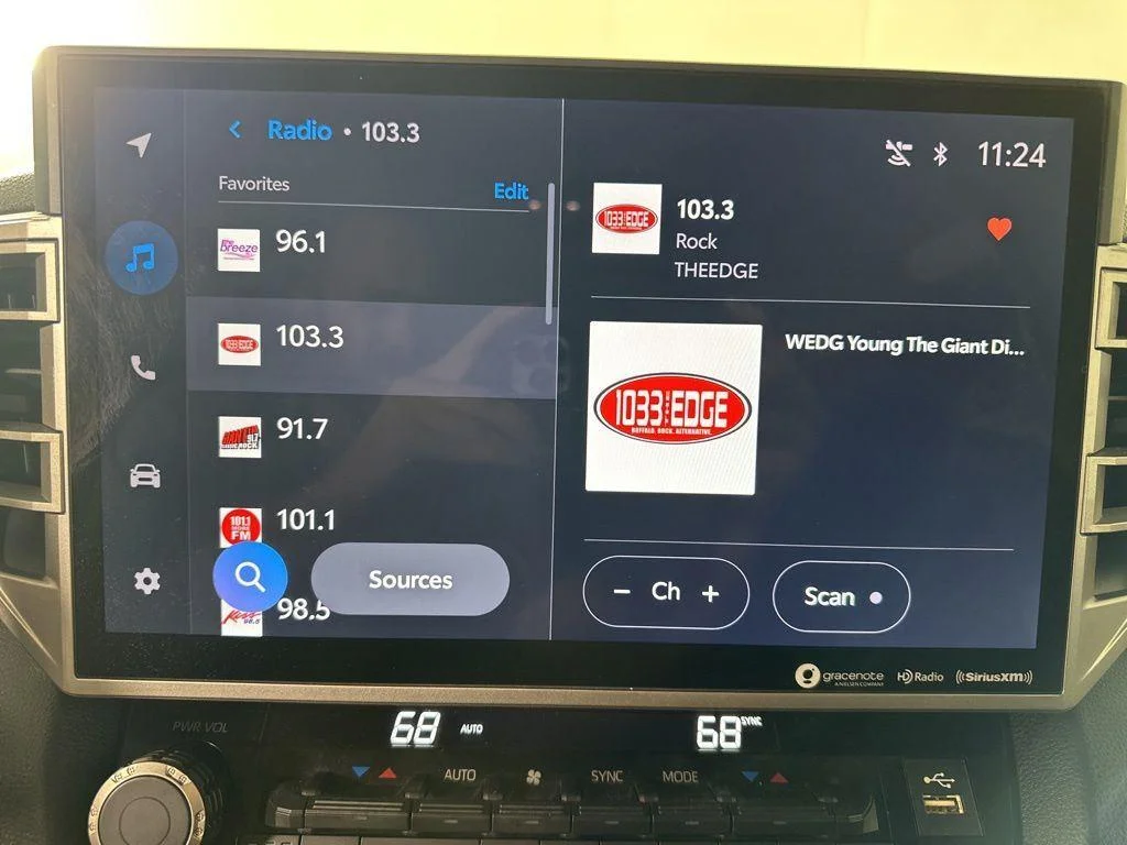 Used 2022 White Toyota SR5 image 24