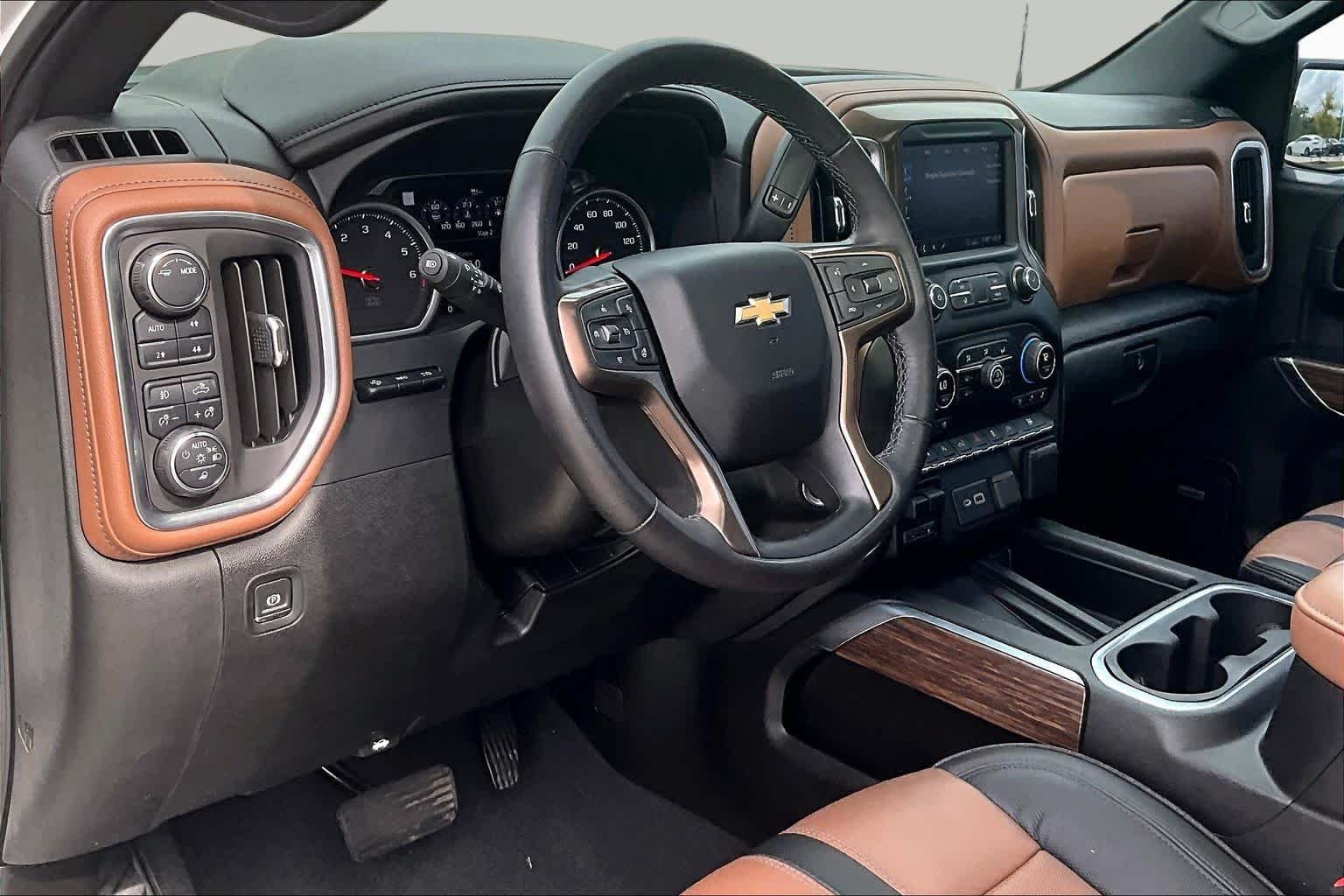 Used 2020 Iridescent Pearl Tricoat Chevrolet High Country image 16