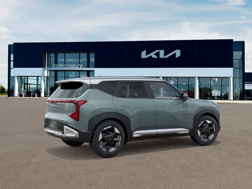 New 2027 Iceberg Green Kia S image 6