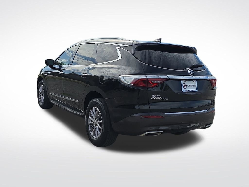 Used 2023 Black Buick Essence image 5