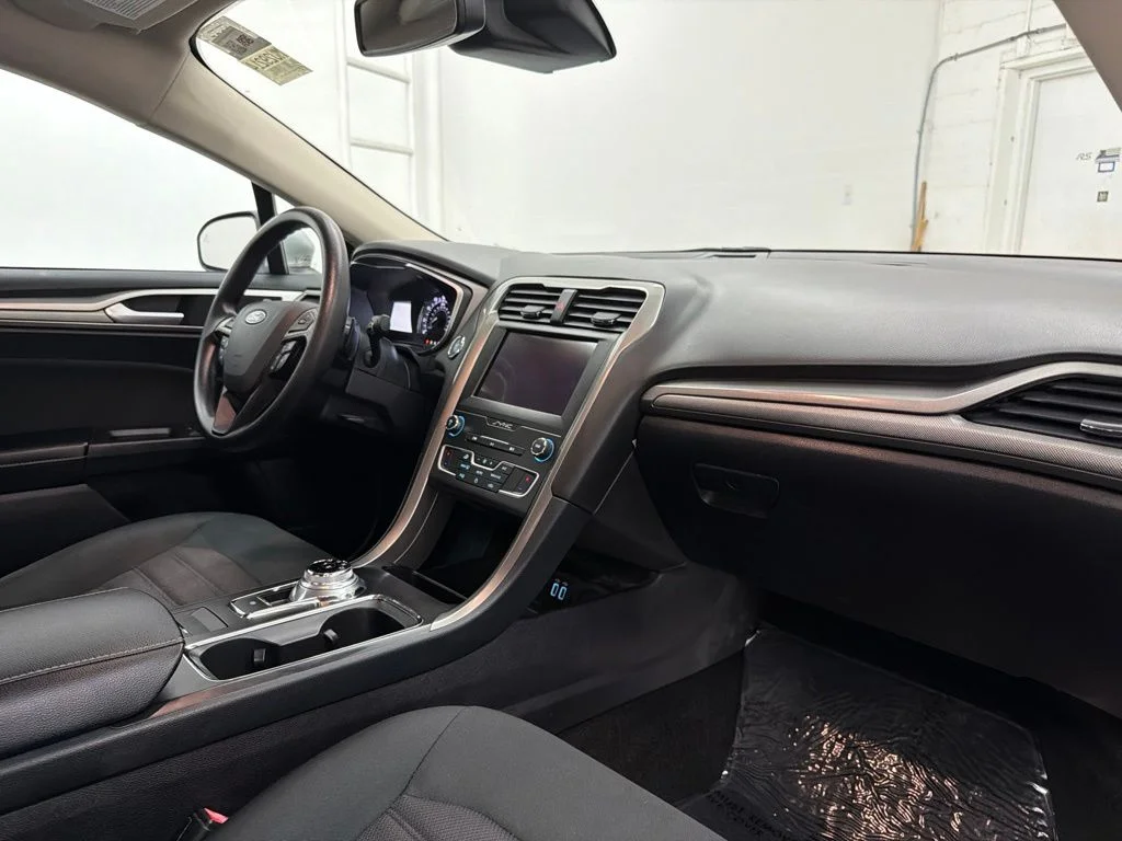 Used 2019 Silver Ford SE image 34