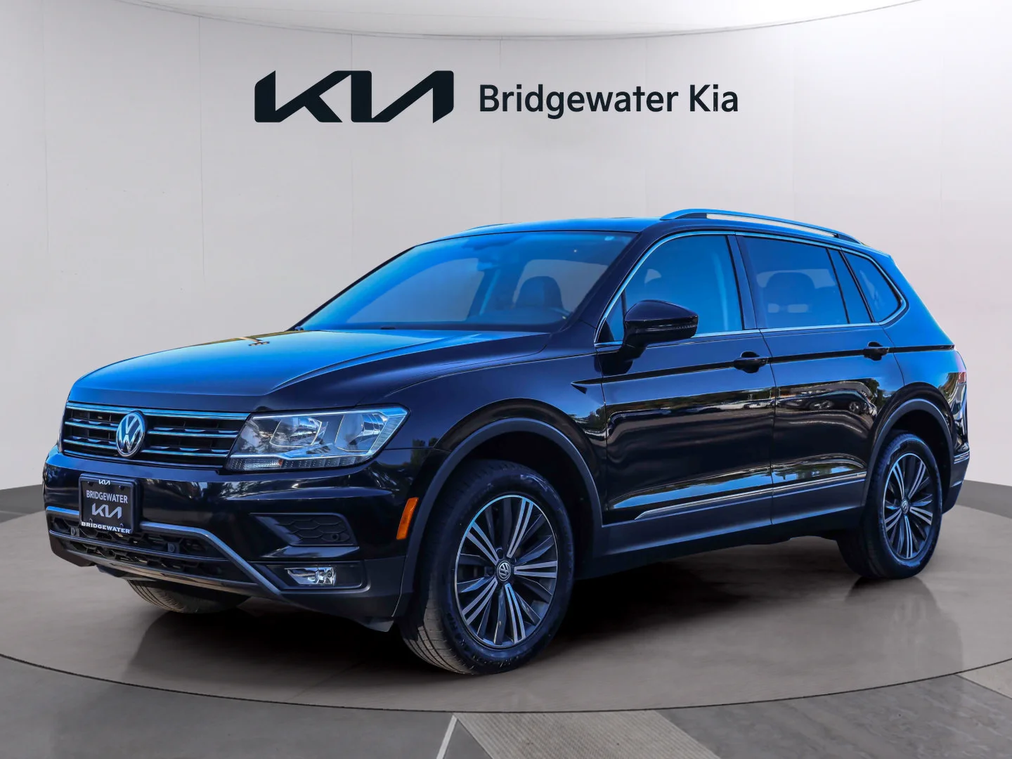 Used 2019  Volkswagen  image 3