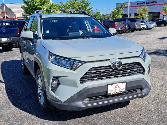 Certified Used 2020  Toyota XLE Premium image 4