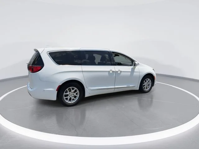 Used 2020 White Chrysler Touring image 8