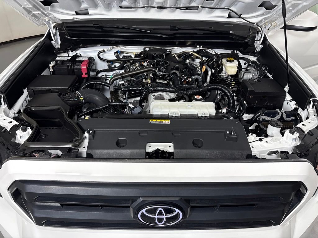 Used 2025 White Toyota SR5 image 34