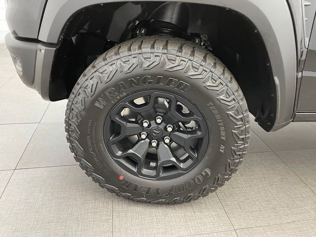 New 2026 Diamond Black Crystal Pearl-Coat Exterior Paint RAM RHO image 10