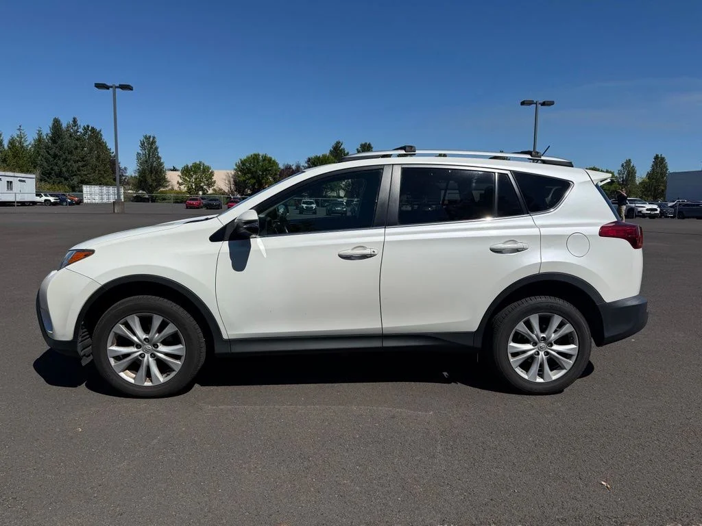 Used 2013 Blizzard Pearl Toyota Limited image 4