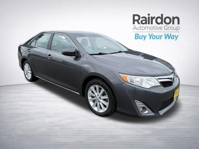 Used 2013 Magnetic Gray Metallic Toyota XLE image 1