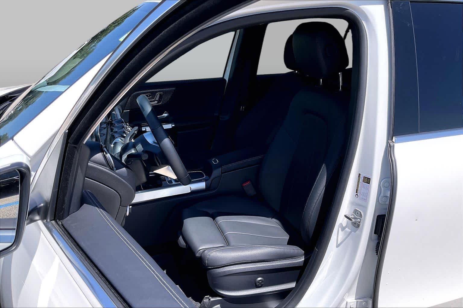 Used 2024 Polar White Mercedes-Benz GLB 250 image 9