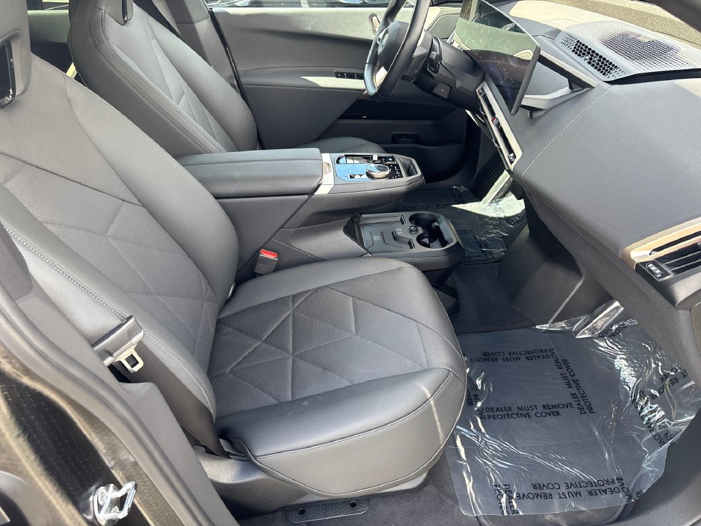 Used 2024 Gray BMW xDrive50 image 13