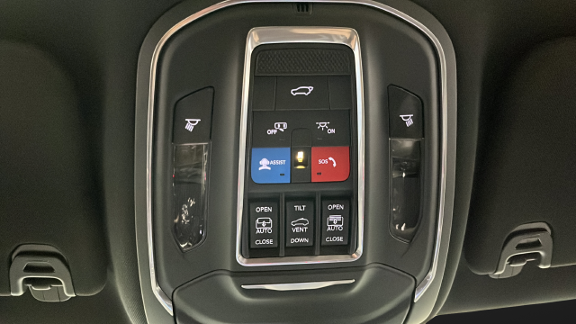 Used 2022 Baltic Gray Metallic Clearcoat Jeep Series II image 33