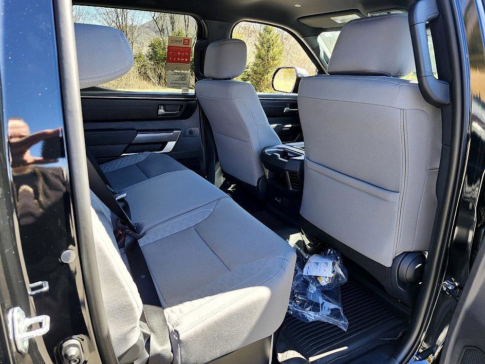 2025 Toyota Tundra SR5 - Photo 16
