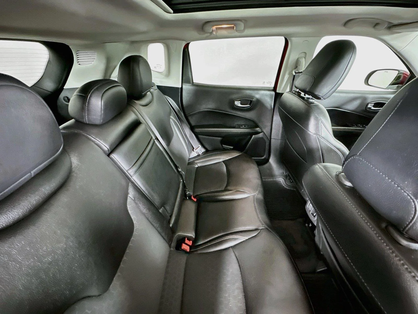 Used 2019 Redline Pearlcoat Jeep Latitude image 27