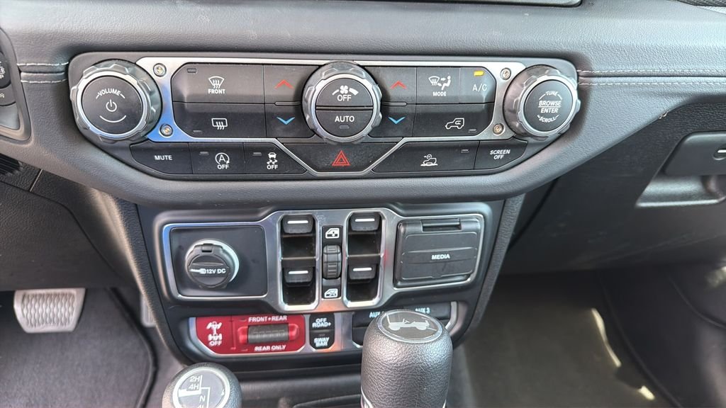 Used 2025 White Jeep Rubicon image 17