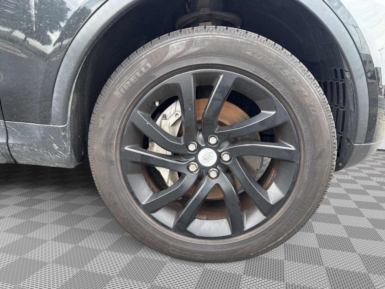 Used 2018 Santorini Black Metallic Land Rover HSE image 14