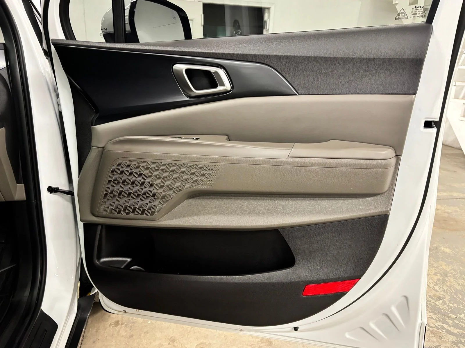 Used 2026 White Kia LXS image 23