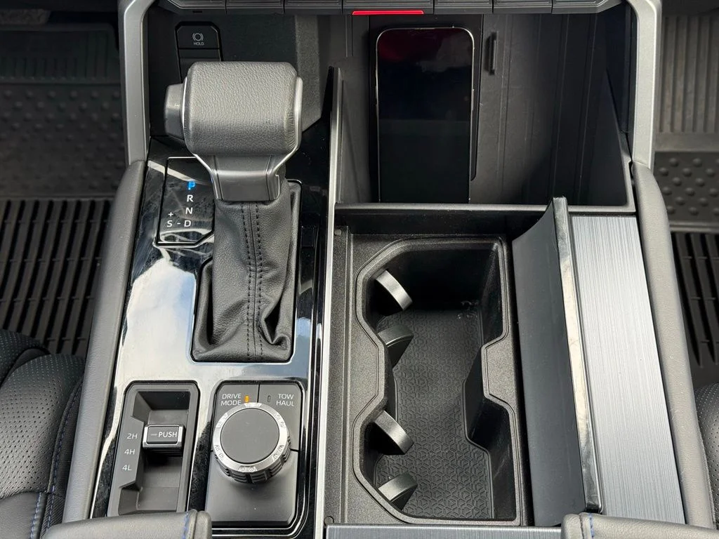 Certified Used 2025  Toyota Platinum image 29