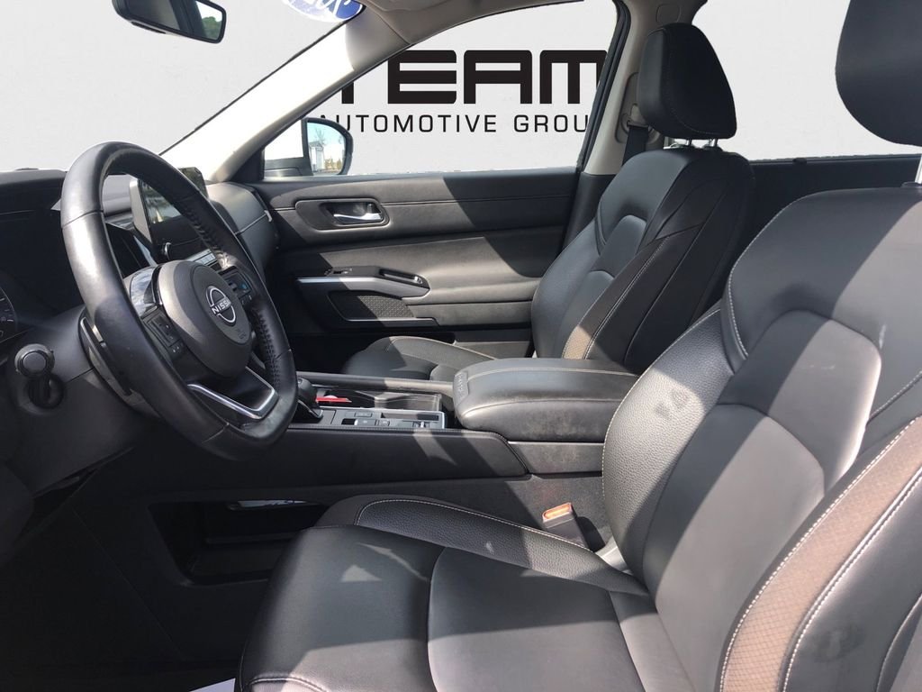 Used 2023 White Nissan SL image 24