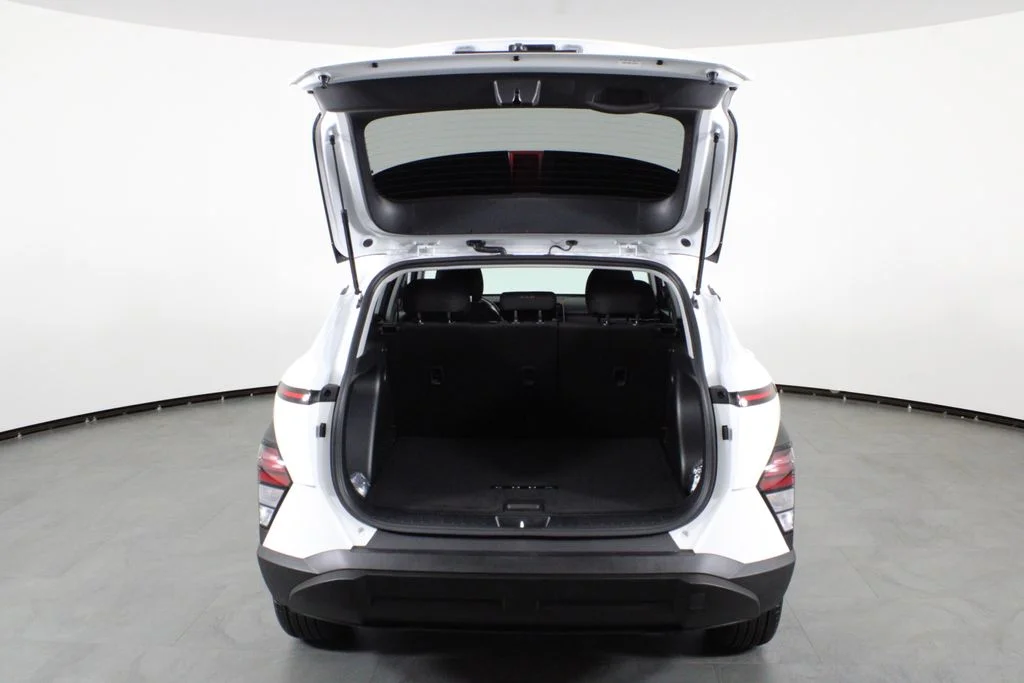 Used 2026 White Hyundai SEL Sport image 17