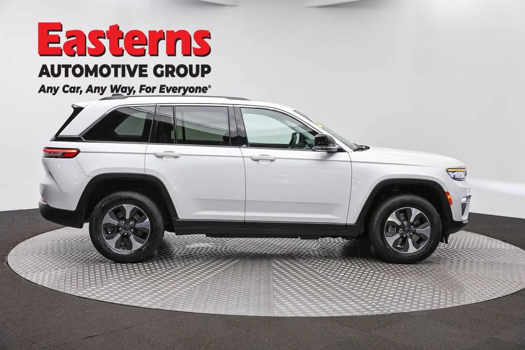 Used 2022 White Jeep 4xe image 4