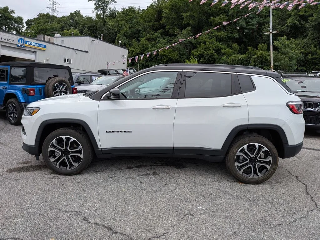 Used 2022 White Jeep Limited image 10
